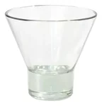 Copa Atenas Rigolleau servida con postre artesanal en un restaurante de categoría.