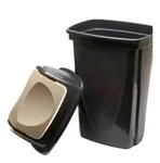 Detalle del sistema de apertura basculante del cesto Siena.