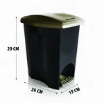 Detalle del mecanismo de pedal reforzado del cesto Siena Ecoblack para apertura sin manos.