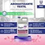 Detalle de aplicación del aromatizante textil Comfort sobre sábanas y toallas de hotel.